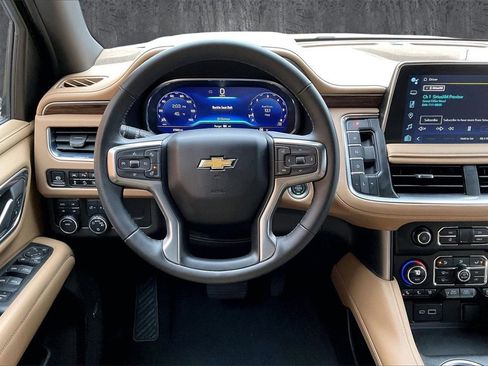 Used 2024 Chevrolet Suburban Premier image 8