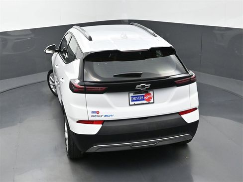 Used 2023 Chevrolet Bolt EUV LT image 32