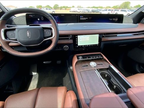 New 2026 Lincoln Navigator L Reserve AWD/4WD image 5