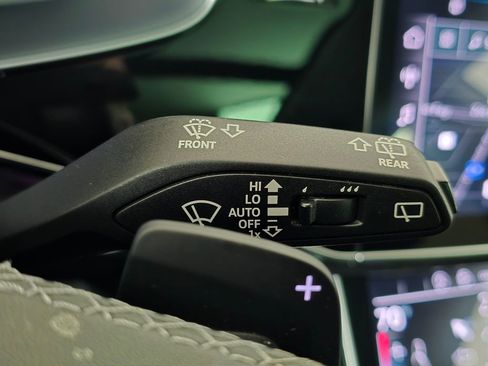 Used 2023 Audi Q8 Premium Plus w/ Premium Plus Package image 36