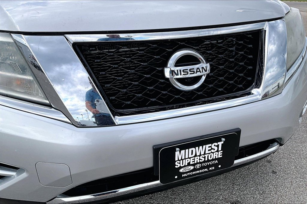 Used 2015 Nissan Pathfinder Platinum FWD image 27