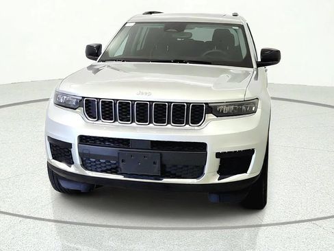 Used 2023 Jeep Grand Cherokee L Laredo w/ Luxury Tech Group I AWD/4WD image 2