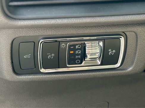 Used 2023 Lincoln Corsair FWD w/ Equipment Group 101A image 24
