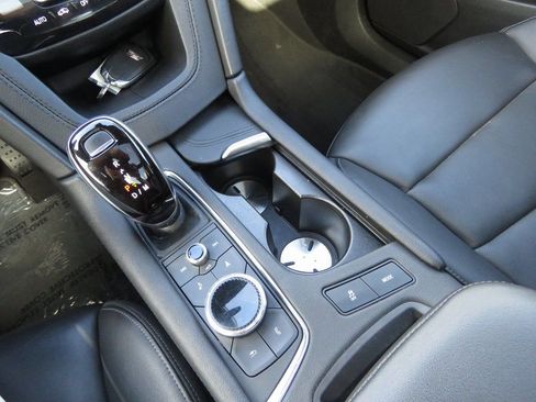 Used 2022 Cadillac XT6 Premium Luxury image 25