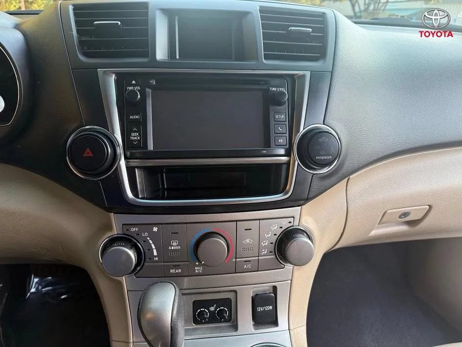Used 2013 Toyota Highlander SE AWD/4WD image 22