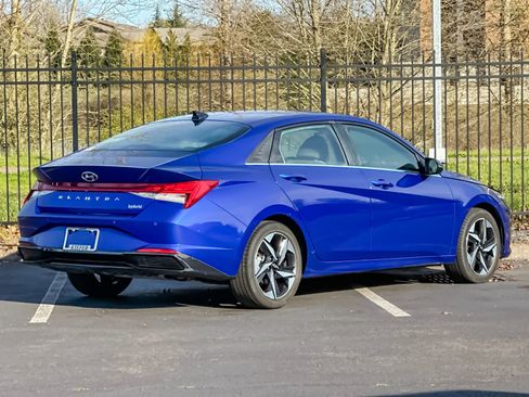 Used 2023 Hyundai Elantra Limited FWD image 4
