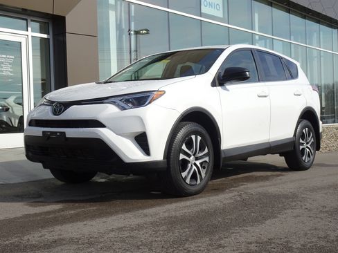 Used 2018 Toyota RAV4 LE w/ All Weather Liner Package image 1