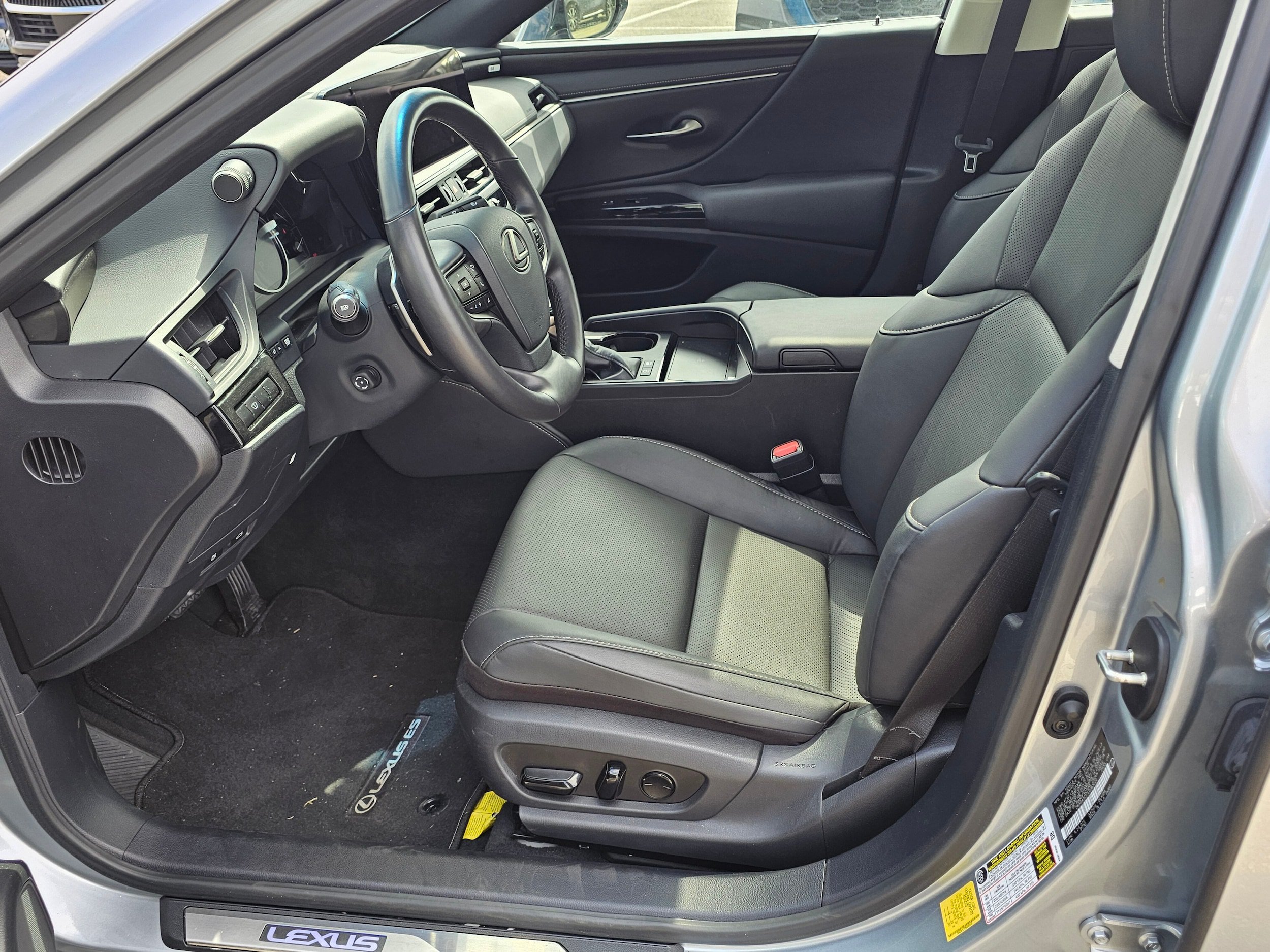 Used 2025 Lexus ES 300h w/ Premium Package FWD image 21