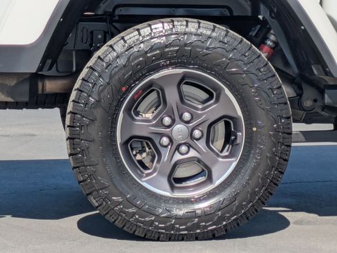 Used 2021 Jeep Gladiator Rubicon image 9