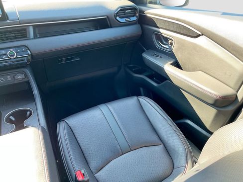 Used 2025 Honda Pilot Black Edition image 25