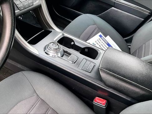 Used 2020 Ford Fusion SE image 10
