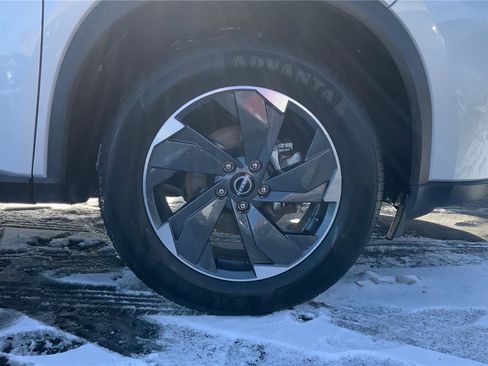 Used 2025 Nissan Rogue SV image 25