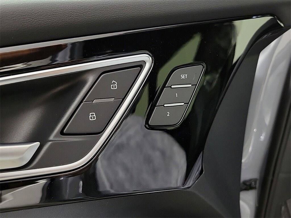 Used 2024 Audi Q4 e-tron Premium AWD/4WD image 40