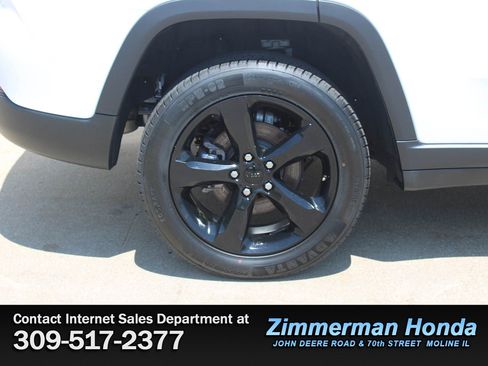Used 2023 Jeep Grand Cherokee Altitude AWD/4WD image 20