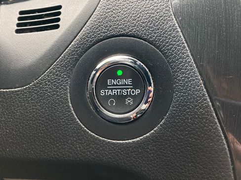 Used 2018 Ford Explorer XLT w/ Equipment Group 202A FWD image 16