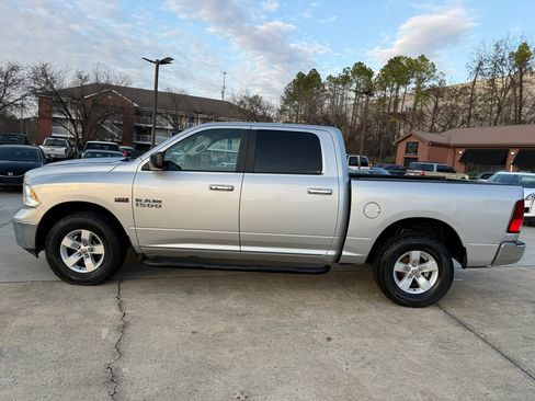 Used 2017 RAM 1500 Classic SLT image 2