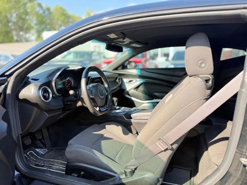 Used 2017 Chevrolet Camaro SS RWD image 9