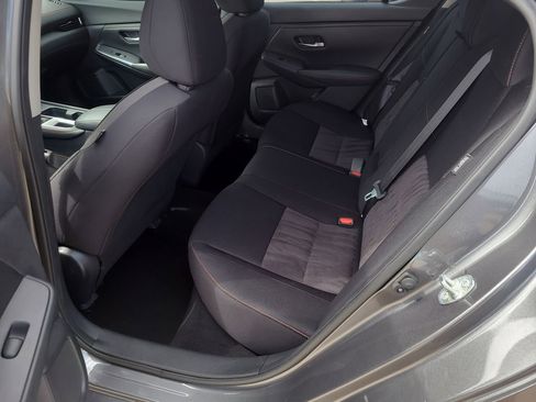 Certified 2021 Nissan Sentra SR FWD image 8
