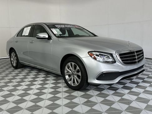 Used 2018 Mercedes-Benz E 300 4MATIC w/ Premium 2 Package (Q02) image 2