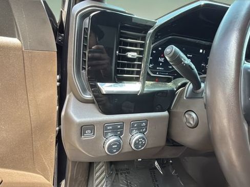 Used 2022 GMC Sierra 1500 SLT w/ SLT Premium Plus Package AWD/4WD image 22