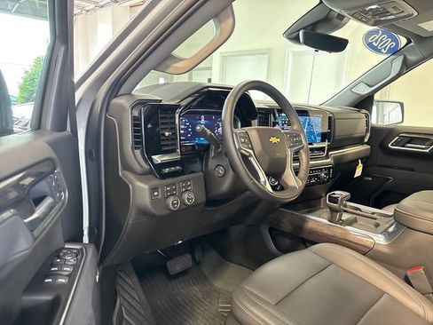 Used 2026 Chevrolet Silverado 1500 LTZ AWD/4WD image 7