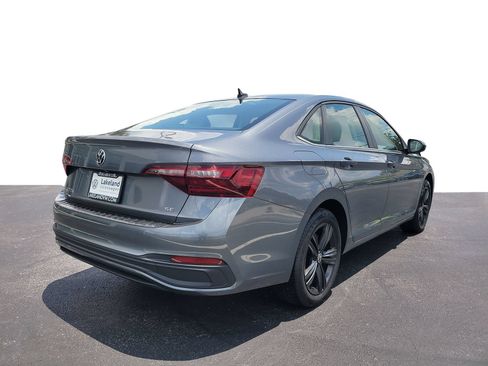 Used 2023 Volkswagen Jetta SE w/ Panoramic Sunroof Package FWD image 3