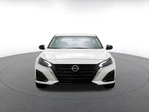 Used 2025 Nissan Altima 2.5 SV FWD image 2