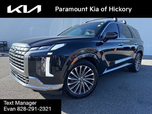 Used 2023 Hyundai Palisade Calligraphy image 3