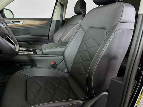 Used 2026 Volkswagen Atlas SE w/ Panoramic Sunroof Package FWD image 9