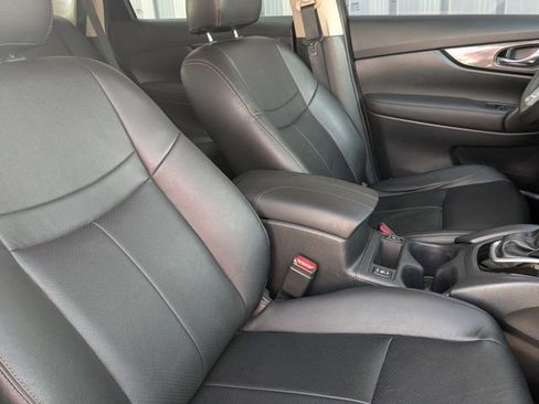 Used 2019 Nissan Rogue SV image 25