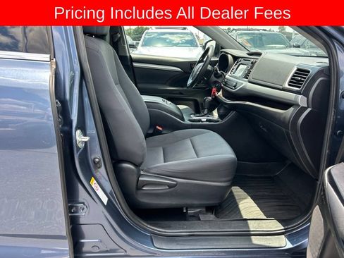 Used 2019 Toyota Highlander LE FWD image 20