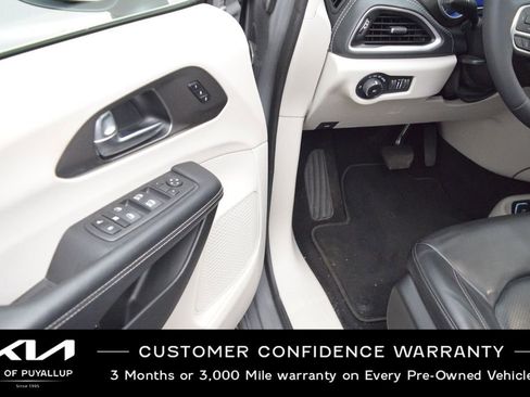 Used 2023 Chrysler Pacifica Touring-L image 27