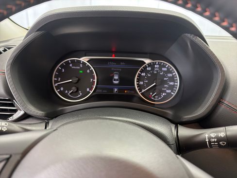 Used 2025 Nissan Sentra SR w/ SR Premium Package FWD image 7