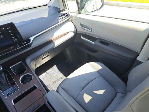Used 2024 Toyota Sienna XLE image 15