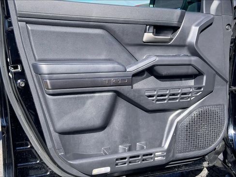 Used 2025 Toyota Tacoma TRD Sport w/ TRD Sport Premium Package image 22