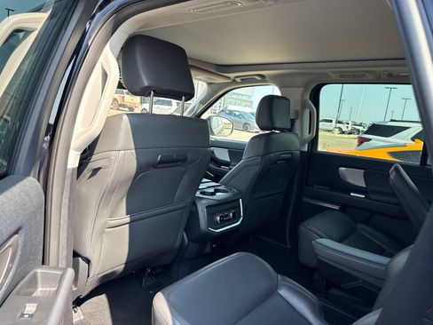 Used 2025 Ford Expedition Active AWD/4WD image 11