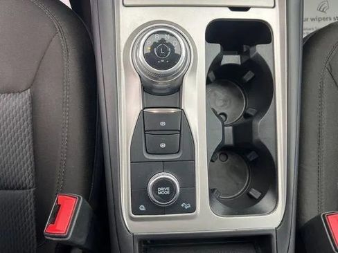 Used 2022 Ford Explorer XLT image 31