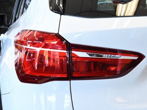 Used 2022 BMW X1 xDrive28i w/ Convenience Package AWD/4WD image 11