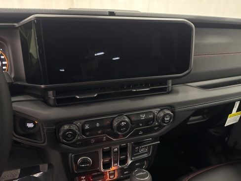 New 2025 Jeep Gladiator Rubicon w/ Convenience Group image 12