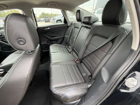 Used 2024 Volkswagen Jetta SE image 31