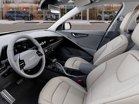 New 2025 Kia Niro EX Touring image 17