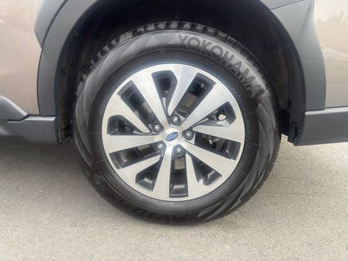 Used 2023 Subaru Outback Premium AWD/4WD image 27