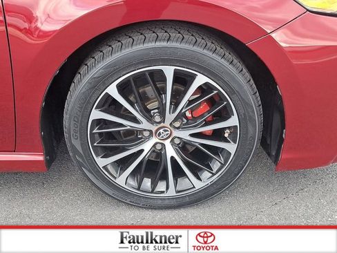 Used 2018 Toyota Camry L image 8