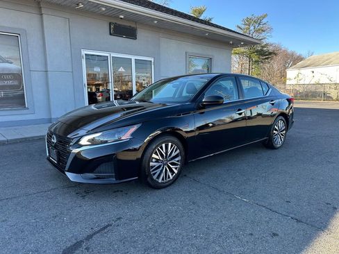 Used 2023 Nissan Altima 2.5 SV image 3