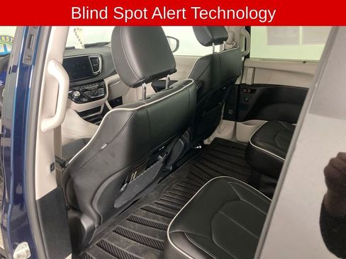 Used 2024 Chrysler Pacifica Limited image 14