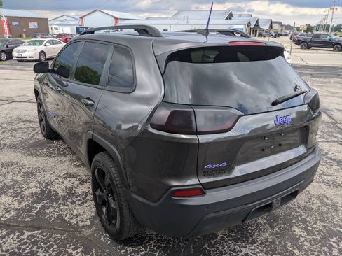 Used 2019 Jeep Cherokee Latitude Plus AWD/4WD image 5