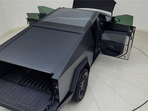 Used 2024 Tesla Cybertruck AWD Crew Cab image 82