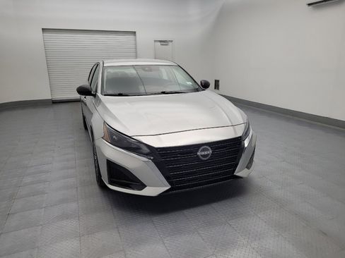 Used 2025 Nissan Altima 2.5 SV FWD image 14