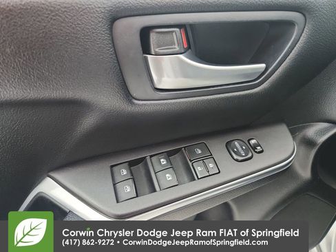 Used 2016 Toyota Camry SE image 21