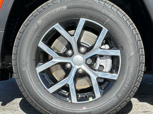 New 2025 Jeep Grand Cherokee L Limited w/ Luxury Tech Group II image 26